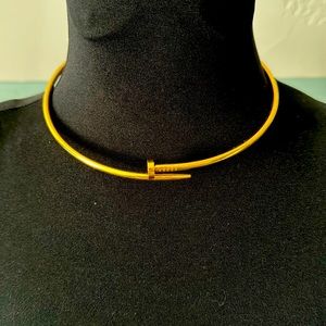 Klassy Rounds “Style” Nail Choker - Just like Taylor Swift’s! Like new🔥💋❤️